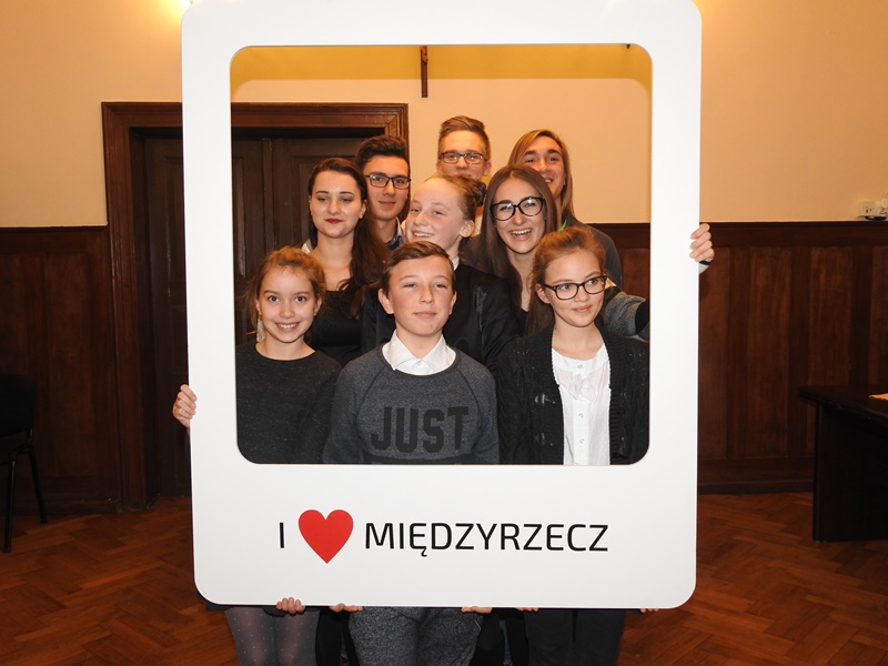 Ilustracja do informacji: Inauguracyjna sesja Młodzieżowej Rady Miejskiej