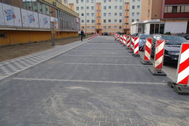 Ilustracja do informacji: Otwarcie parkingu przy banku PKO