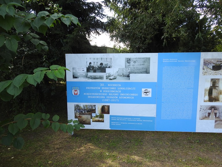 Ilustracja do informacji: Wystawa poświęcona 30. rocznicy protestów przeciwko składowaniu odpadów w MRU.