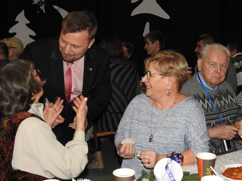 Ilustracja do informacji: Międzyrzeczanie zasiedli przy wspólnym wigilijnym stole