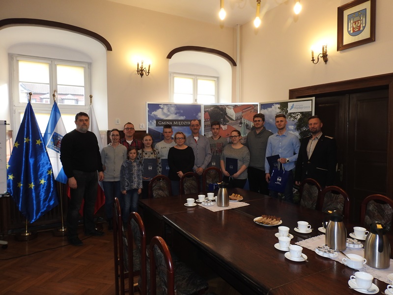 Ilustracja do informacji: Burmistrz wręczył stypendia sportowe