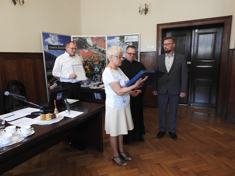Ilustracja do informacji: Tytuł „Zasłużony dla gminy Międzyrzecz” wręczony