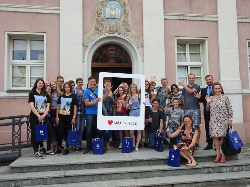 Ilustracja do informacji: Wizyta młodzieży polsko-holenderskiej w ratuszu