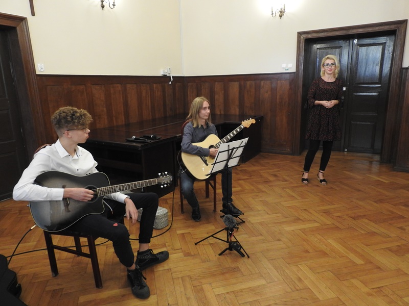 Ilustracja do informacji: Koncert na dwie gitary w międzyrzeckim ratuszu