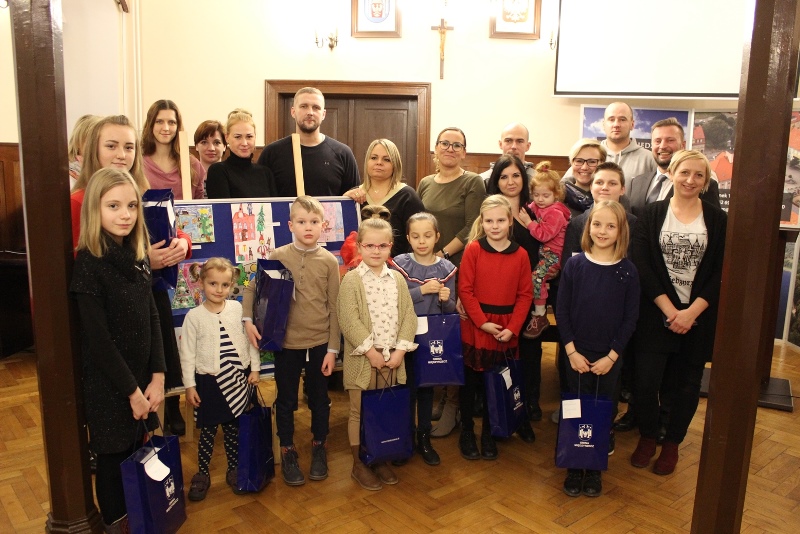 Ilustracja do informacji: Rozstrzygnięcie konkursu plastycznego „Święta w Międzyrzeczu”