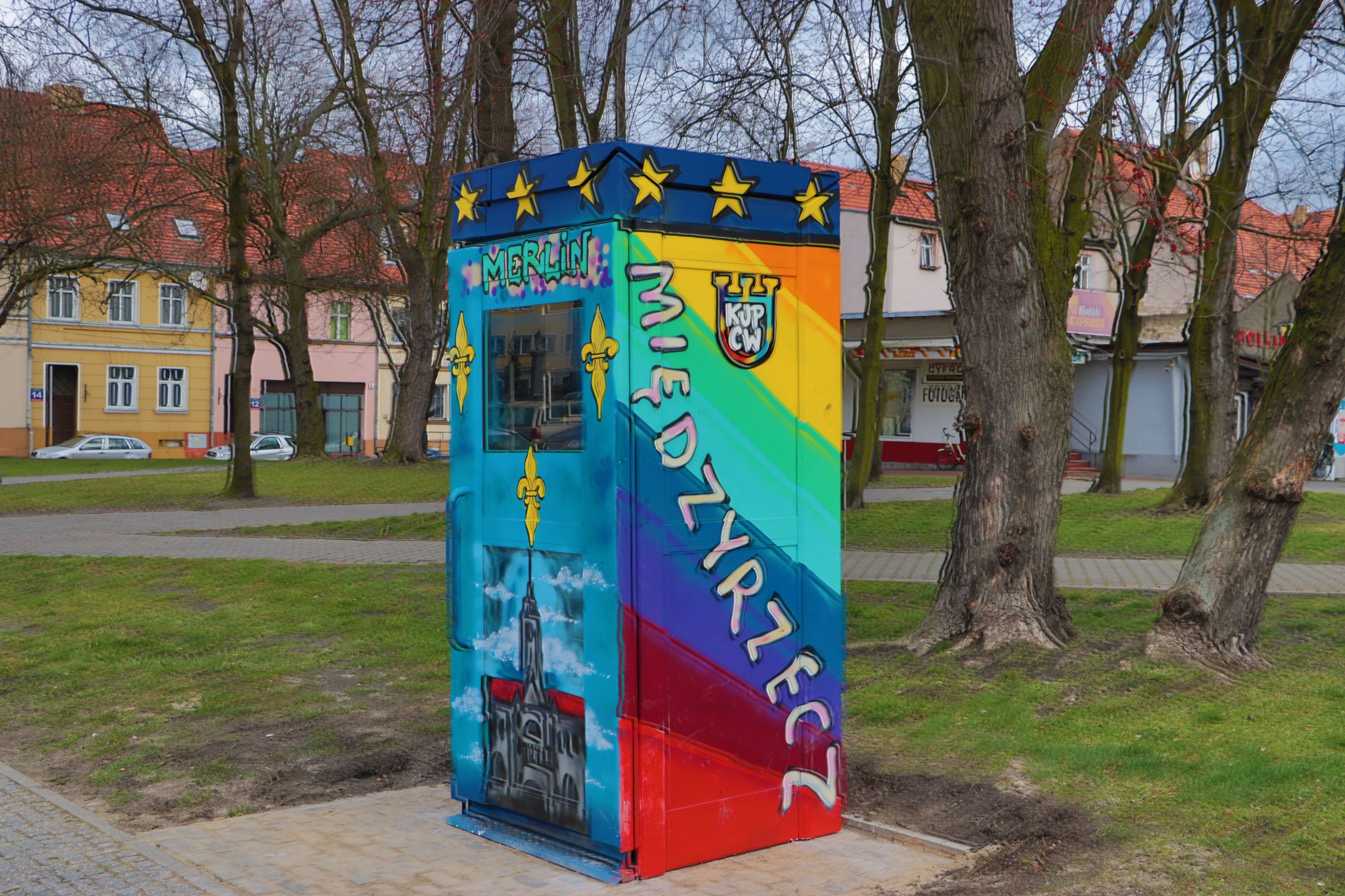 Ilustracja do informacji: Na Plantach ponownie stanęła budka na książki