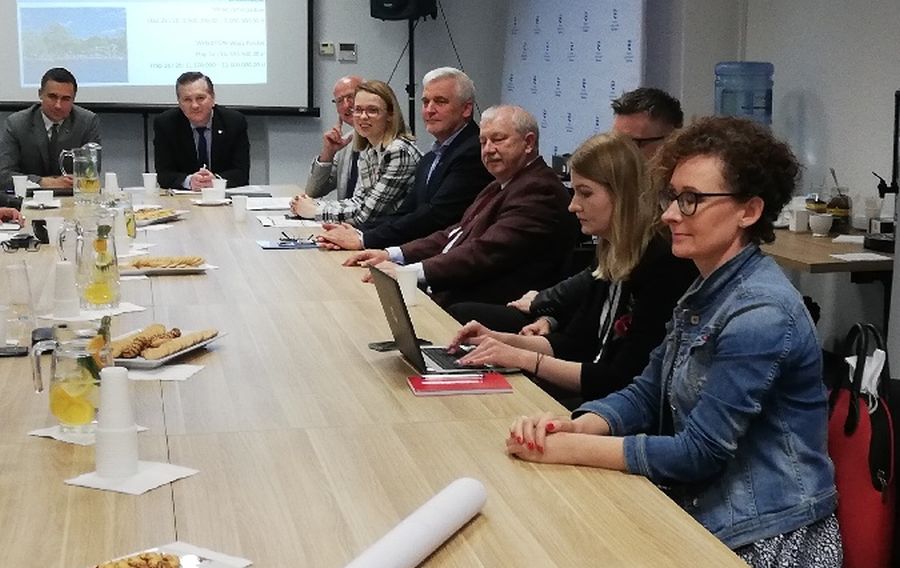 Ilustracja do informacji: Jak uratować jez. Głębokie? Władze gminy mają pomysł! 