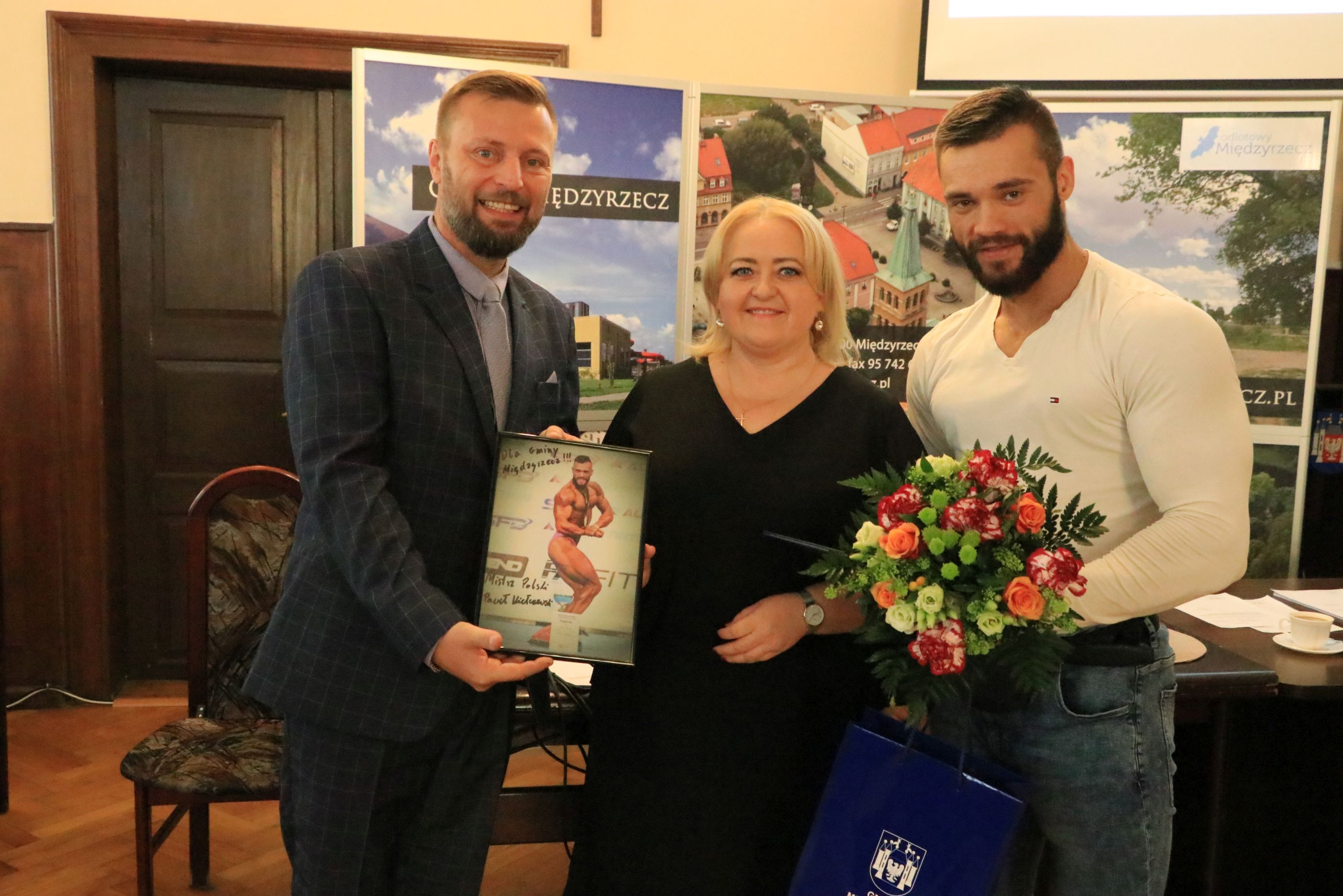 Ilustracja do informacji: Władze uhonorowały Mistrza Polski 