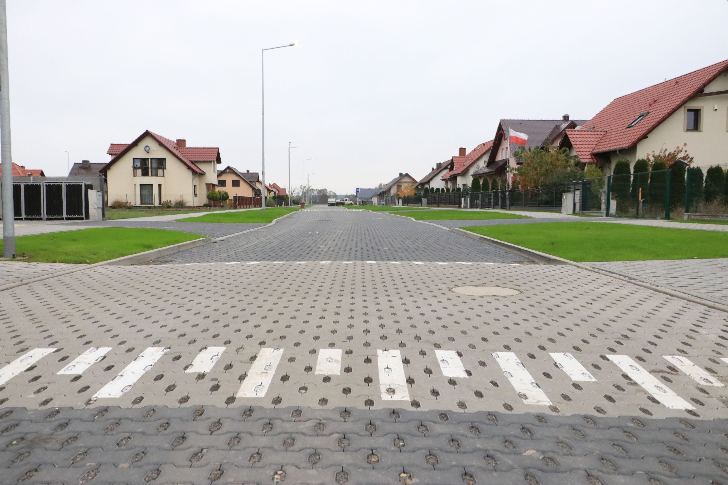 Ilustracja do informacji: Co cieszy mieszkańców osiedla? Nowe drogi i chodniki!