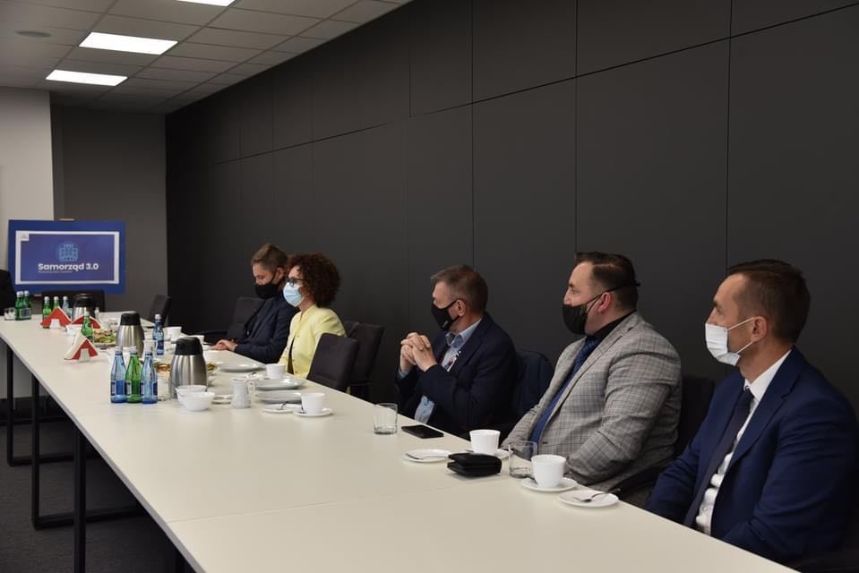 Ilustracja do informacji: Zastępca burmistrza Agnieszka Śnieg wzięła udział w spotkaniu z ministrem Michałem Cieślakiem