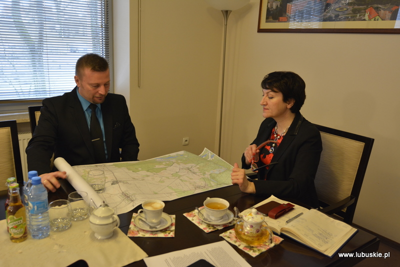 Ilustracja do informacji: Spotkanie burmistrza Międzyrzecza z Marszałek Województwa 