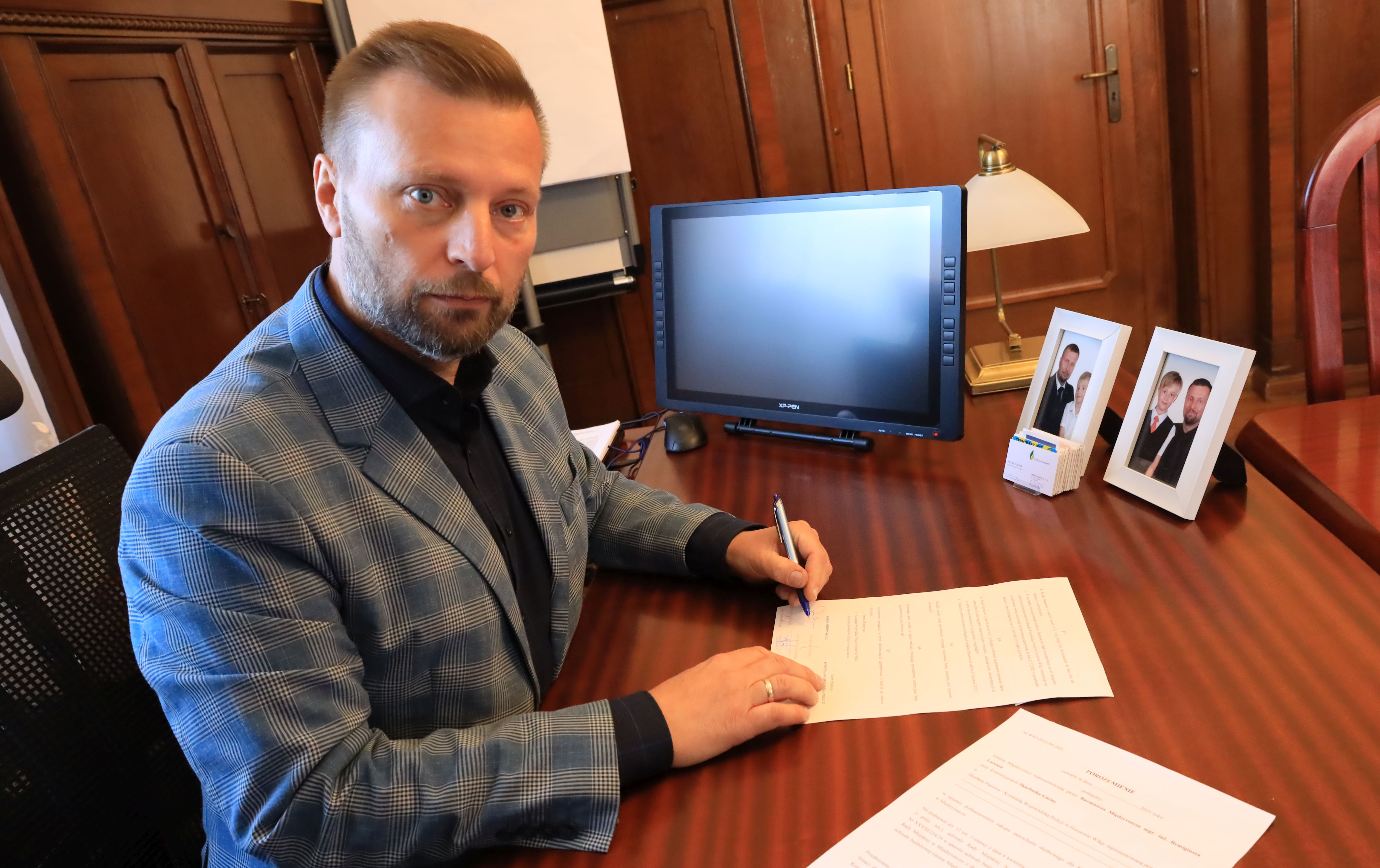 Ilustracja do informacji: Miasto pomoże policjantom w zakupie nowego radiowozu