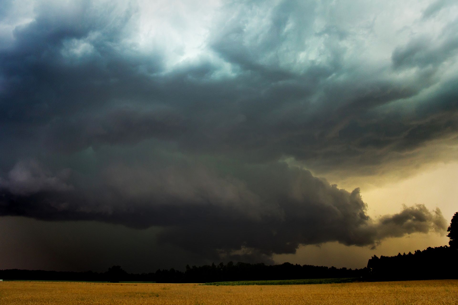 Ilustracja do informacji: Ostrzeżenie przed burzami z gradem 