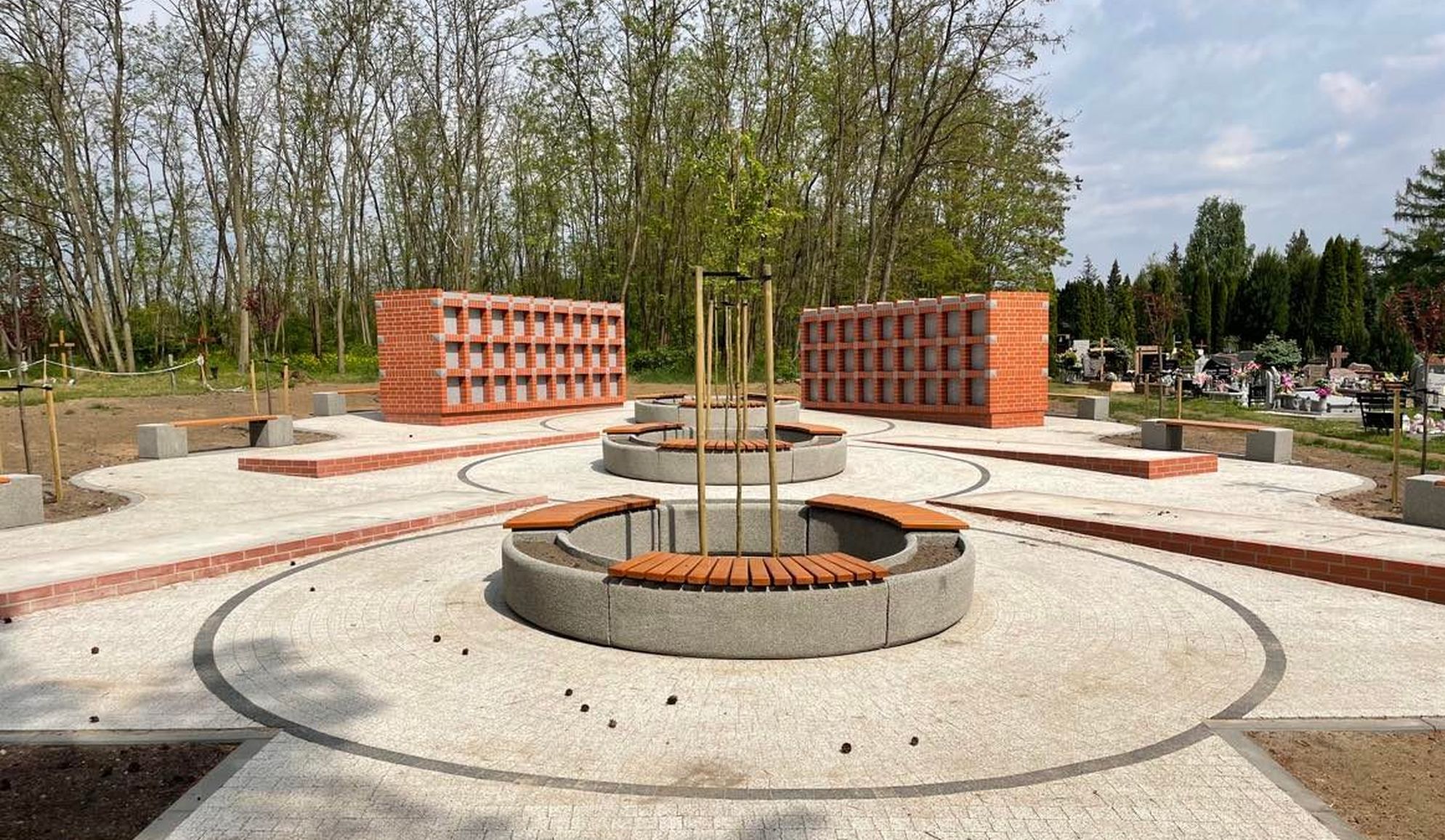 Ilustracja do informacji: Na cmentarzu powstało kolumbarium