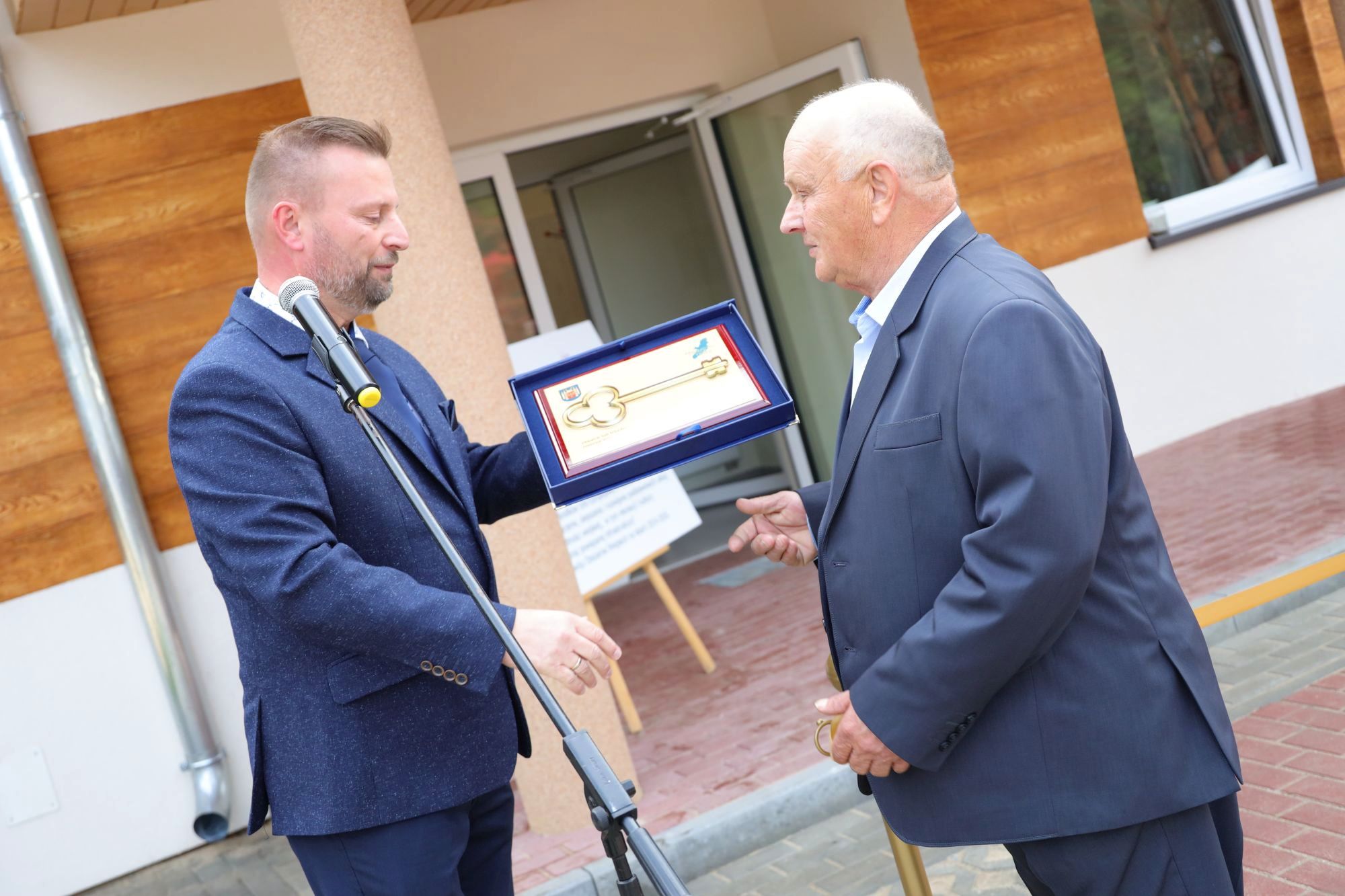 Ilustracja do informacji: Co cieszy mieszkańców Kęszycy Leśnej? Nowa sala wiejska! 