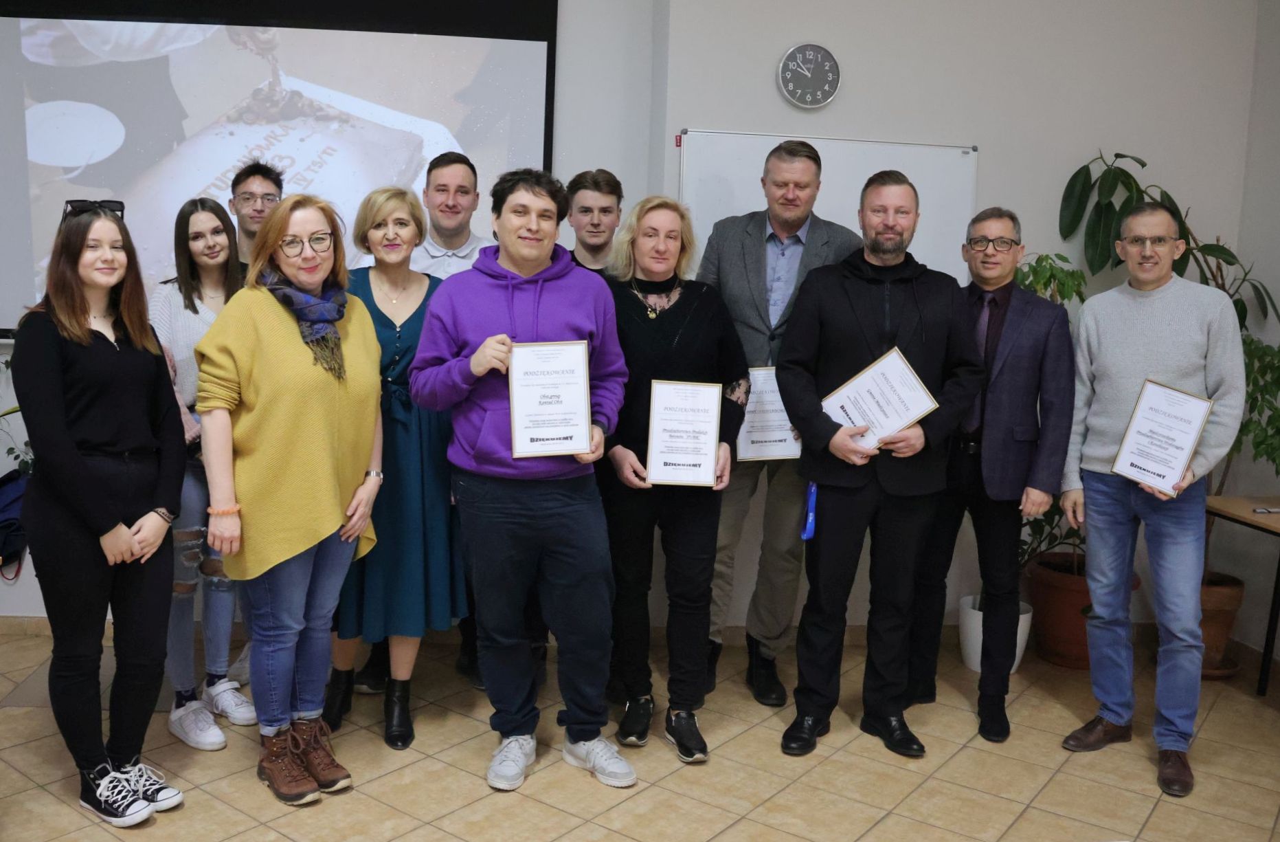 Ilustracja do informacji: Podziękowania i dyplom za wsparcie