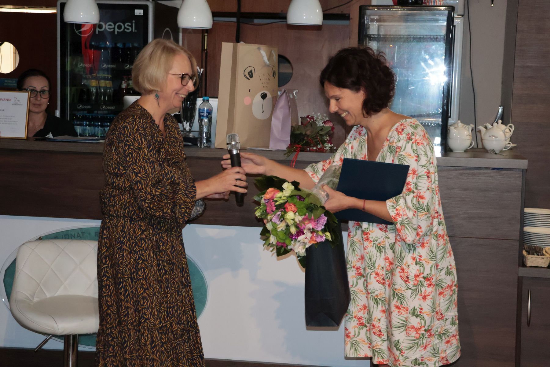 Ilustracja do informacji: Niepełnosprawni artyści zaśpiewali nad jeziorem 