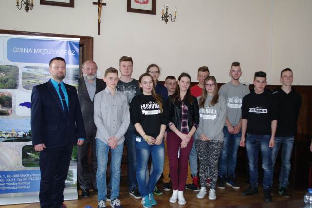 Ilustracja do informacji: Turniej Wiedzy Pożarniczej w międzyrzeckim ratuszu