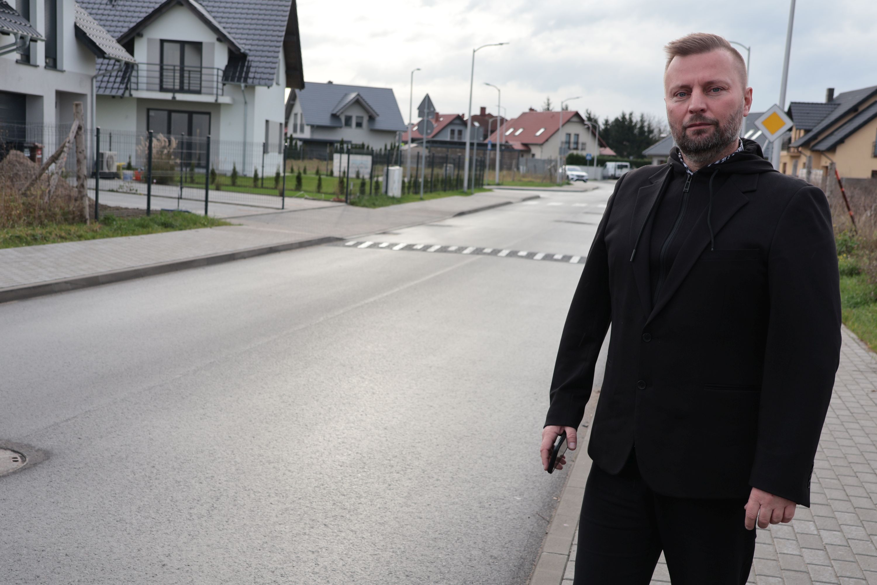 Ilustracja do informacji: Asfalt zamiast dziur i kałuż 