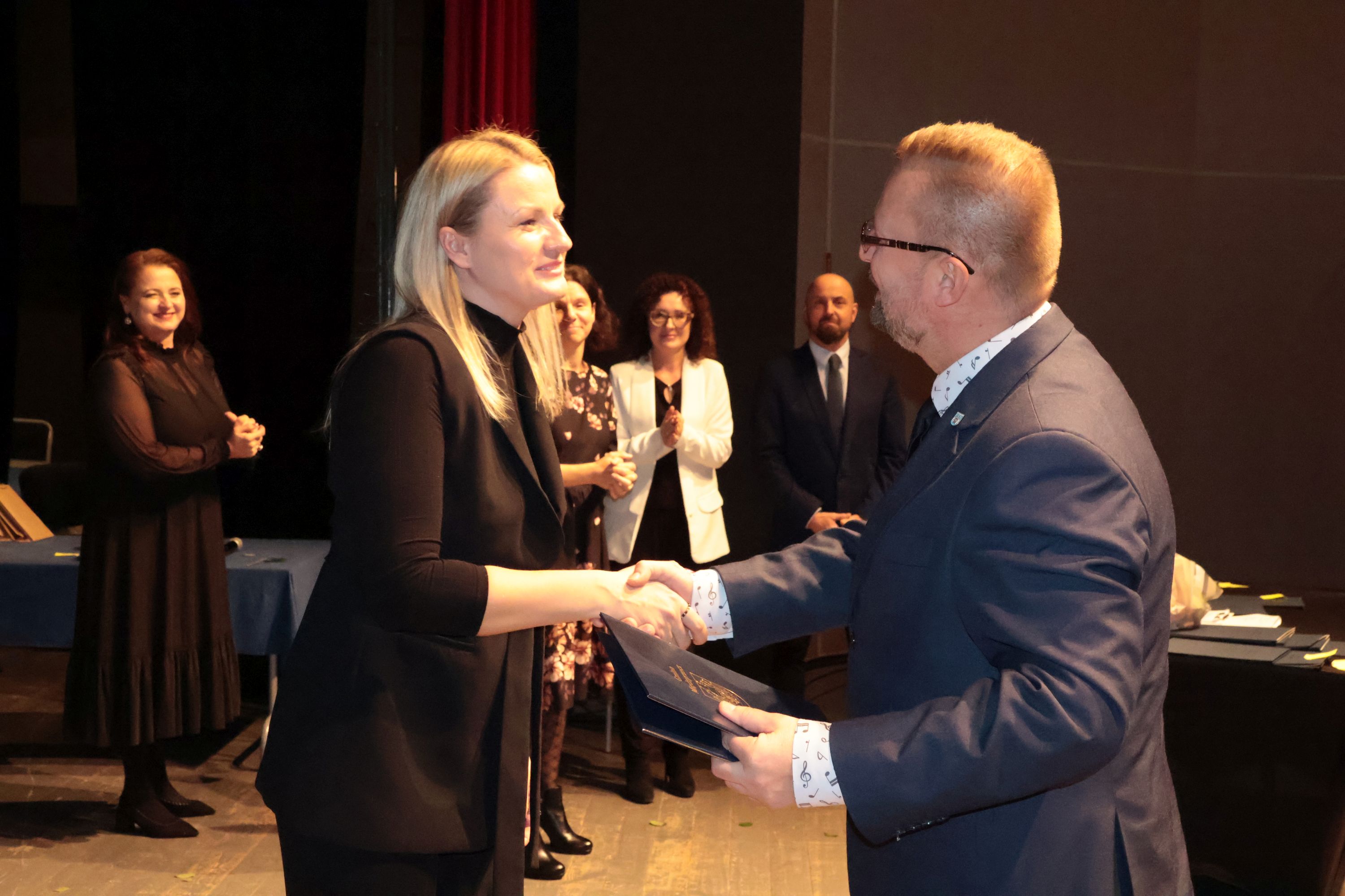 Ilustracja do informacji: Podziękowania i kwiaty za wielkie serca dla Mieszkańców