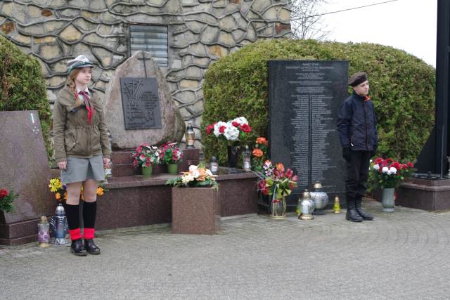 Ilustracja do informacji: Uczcili minutą ciszy