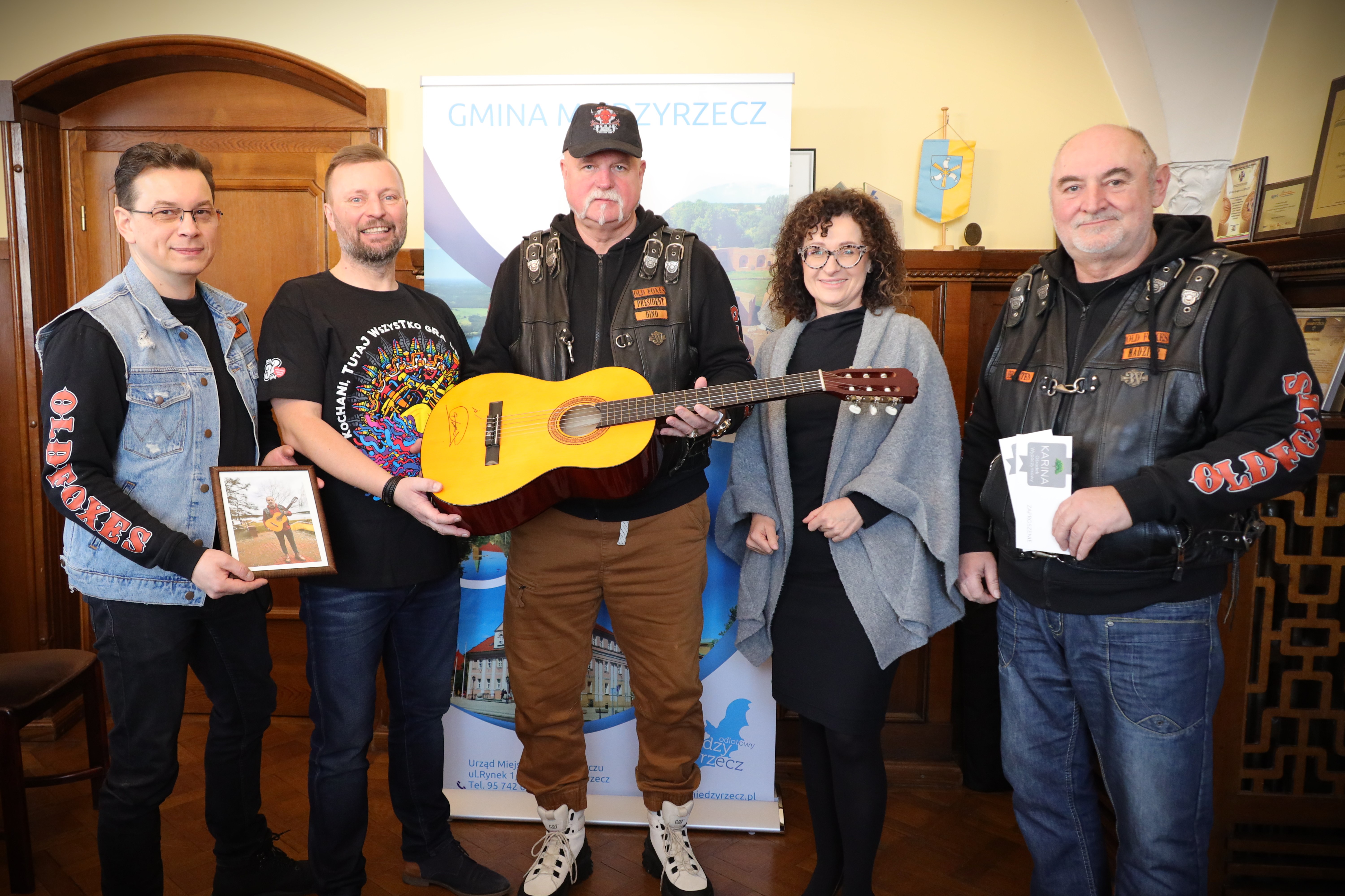 Ilustracja do informacji: Gitara Sebastiana Riedla na aukcji WOŚP