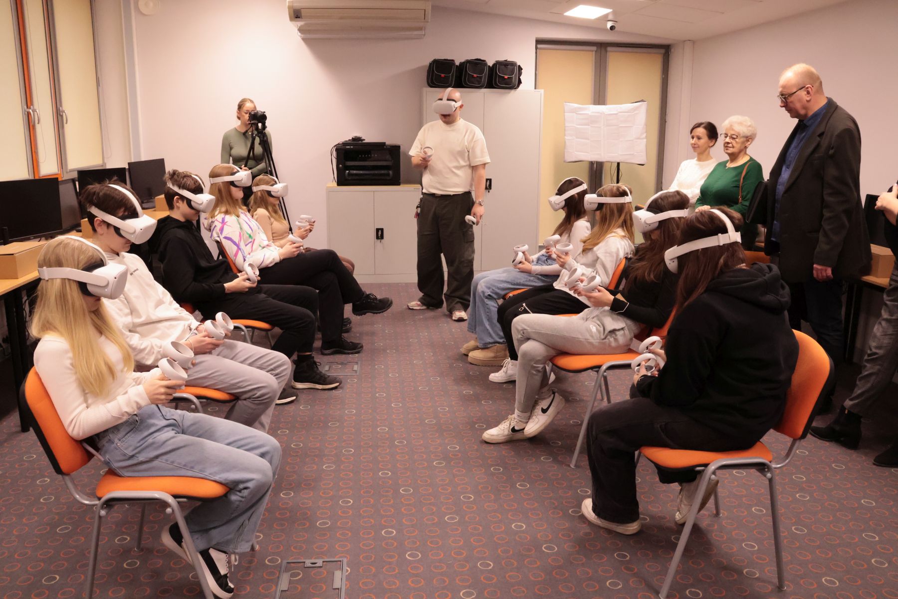 Ilustracja do informacji: Nowoczesna pracownia multimedialna w bibliotece w Międzyrzeczu 