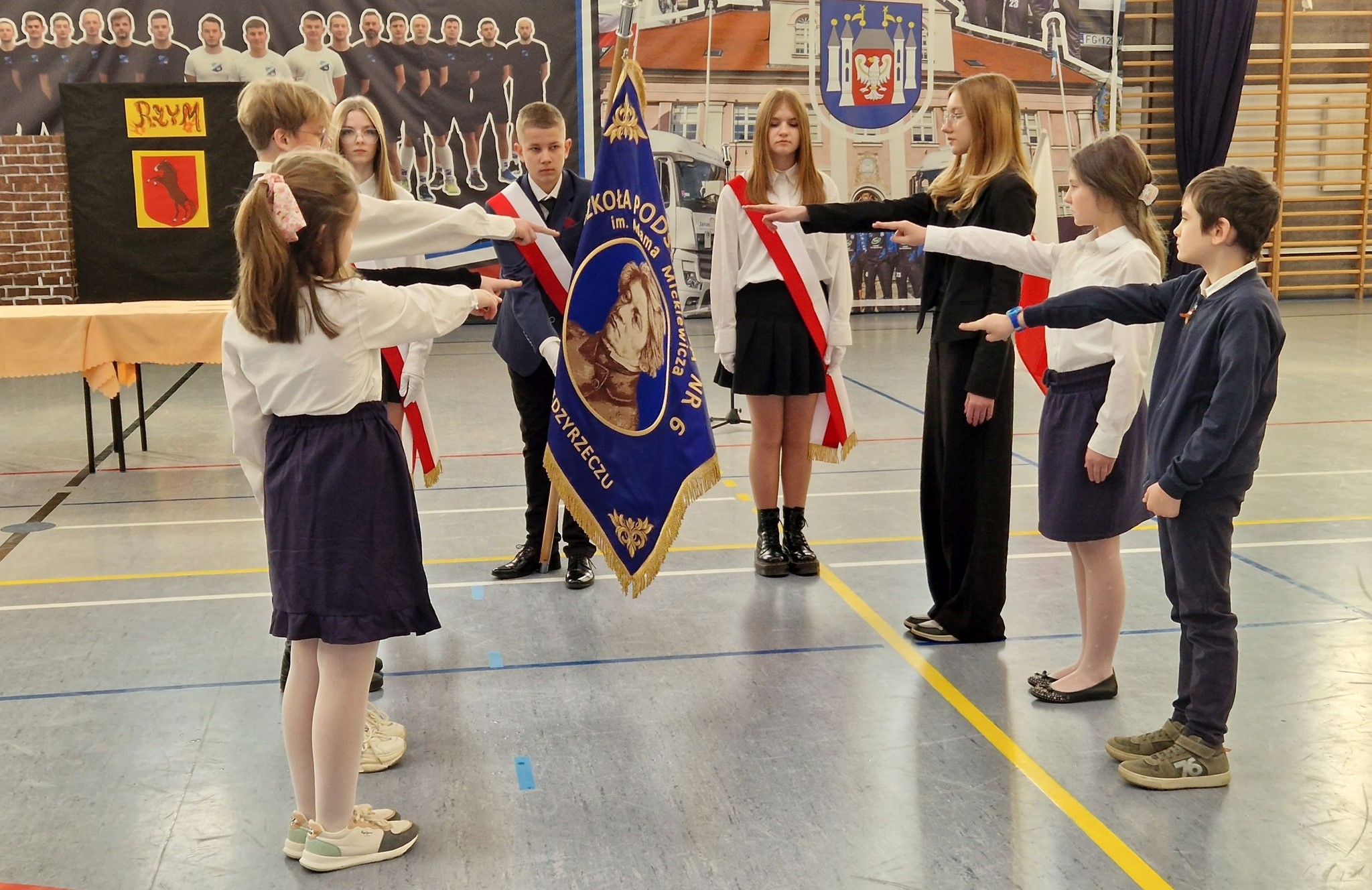 Ilustracja do informacji: Nadanie sztandaru dla Szkoły Podstawowej nr 6