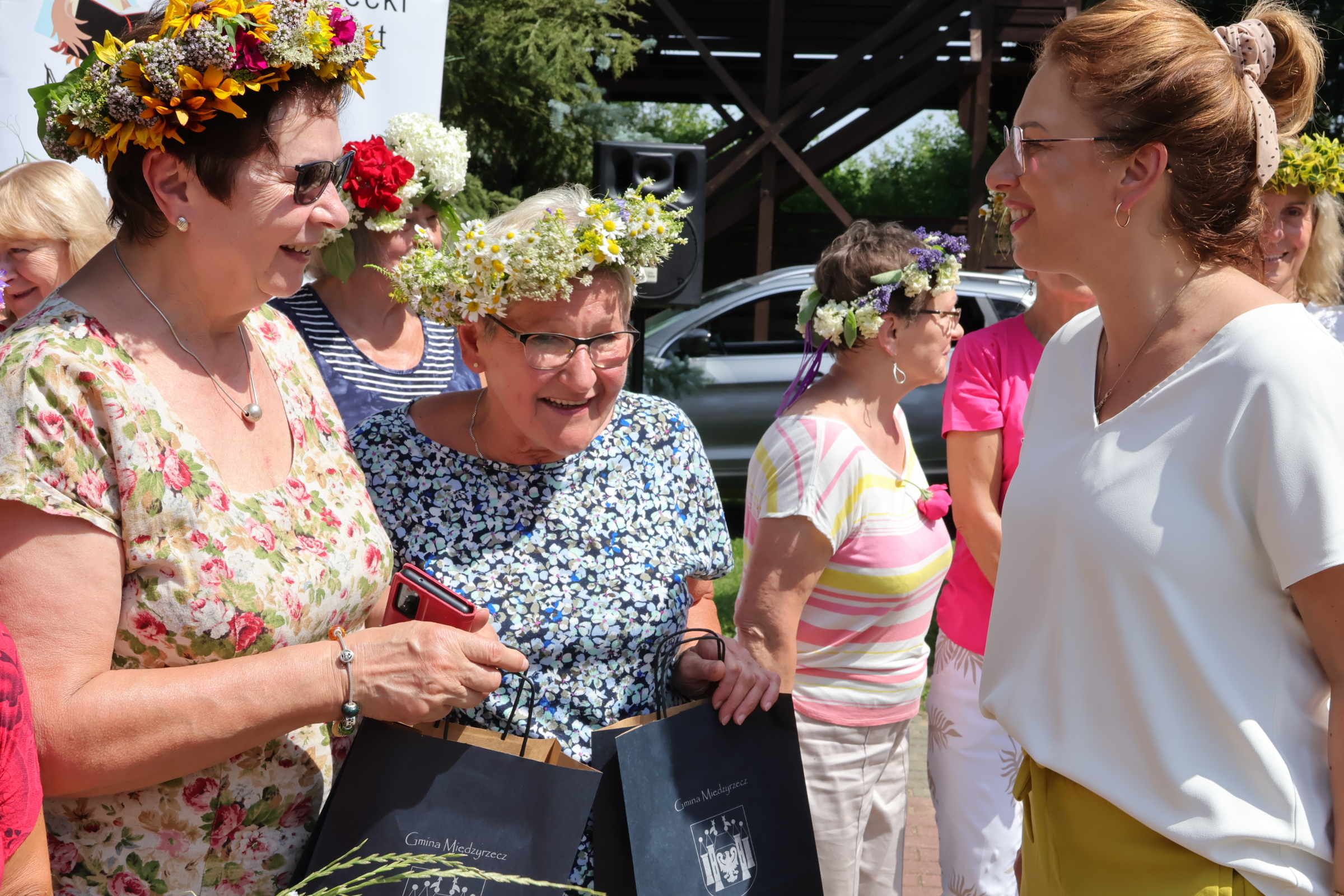 Ilustracja do informacji: Studenci świętowali rozpoczęcie wakacji 
