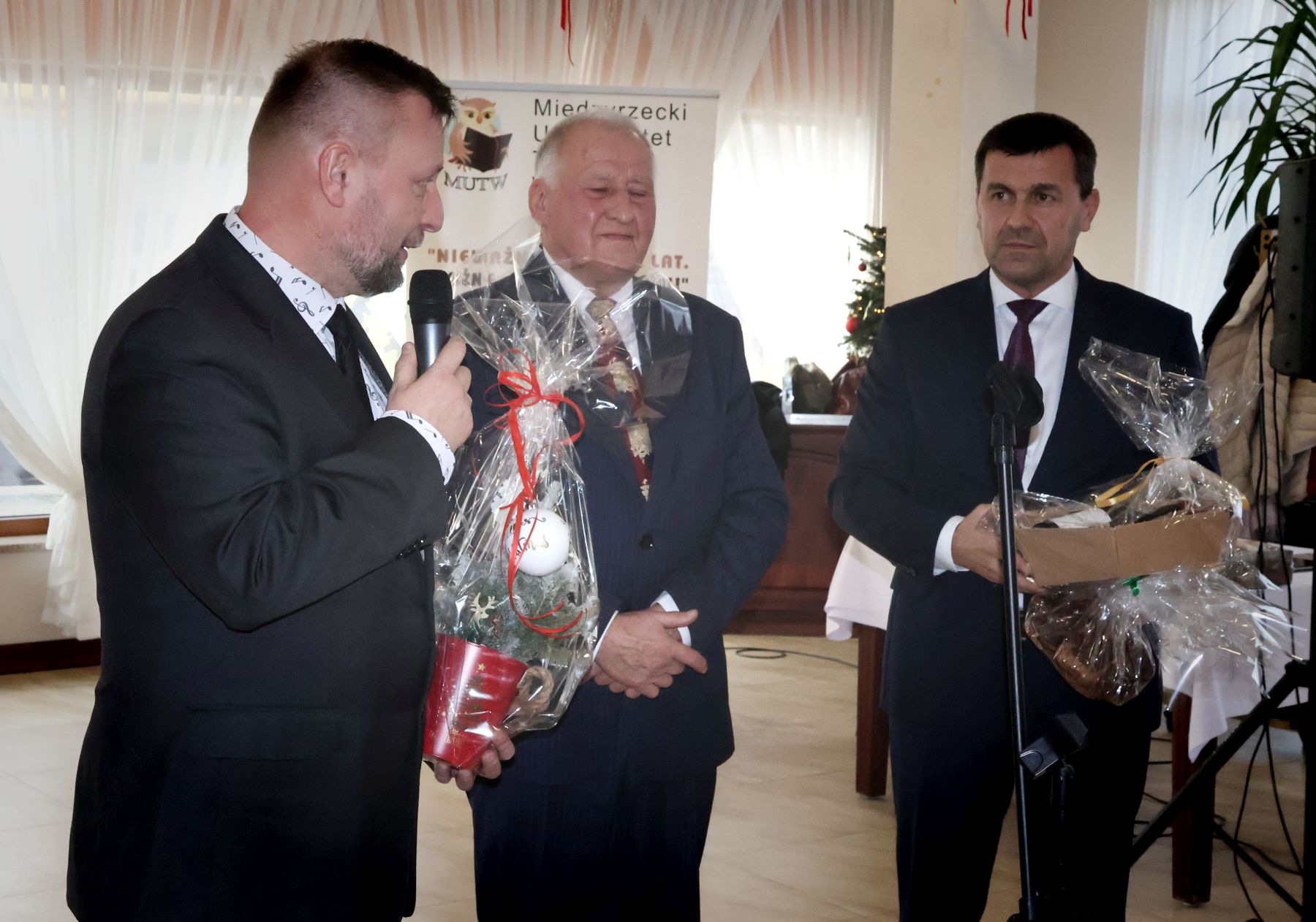 Ilustracja do informacji: Wigilijne spotkanie słuchaczy Międzyrzeckiego Uniwersytetu Trzeciego Wieku