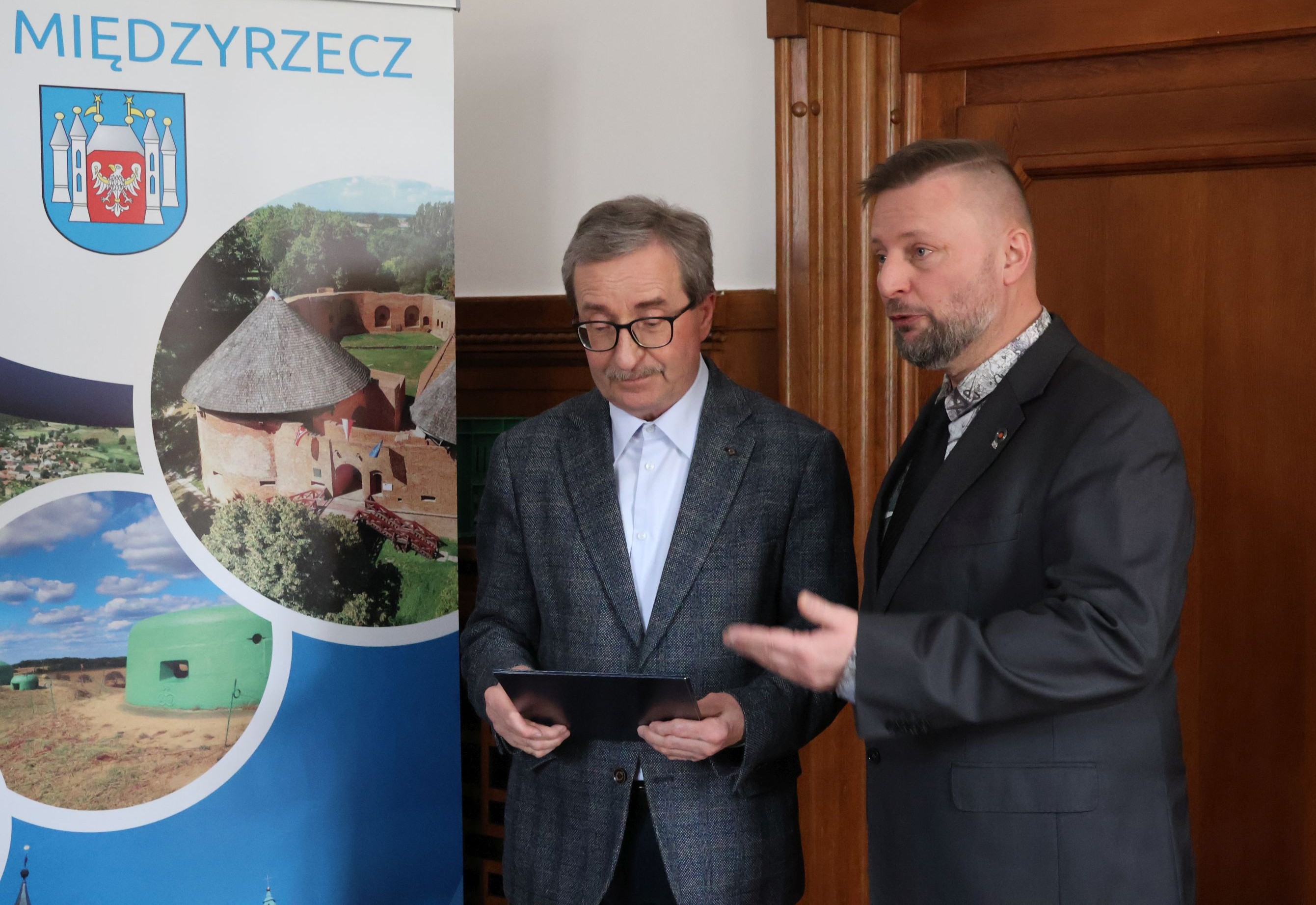 Ilustracja do informacji: Dziękujemy Panie Stanisławie za ćwierć wieku pracy w ratuszu!