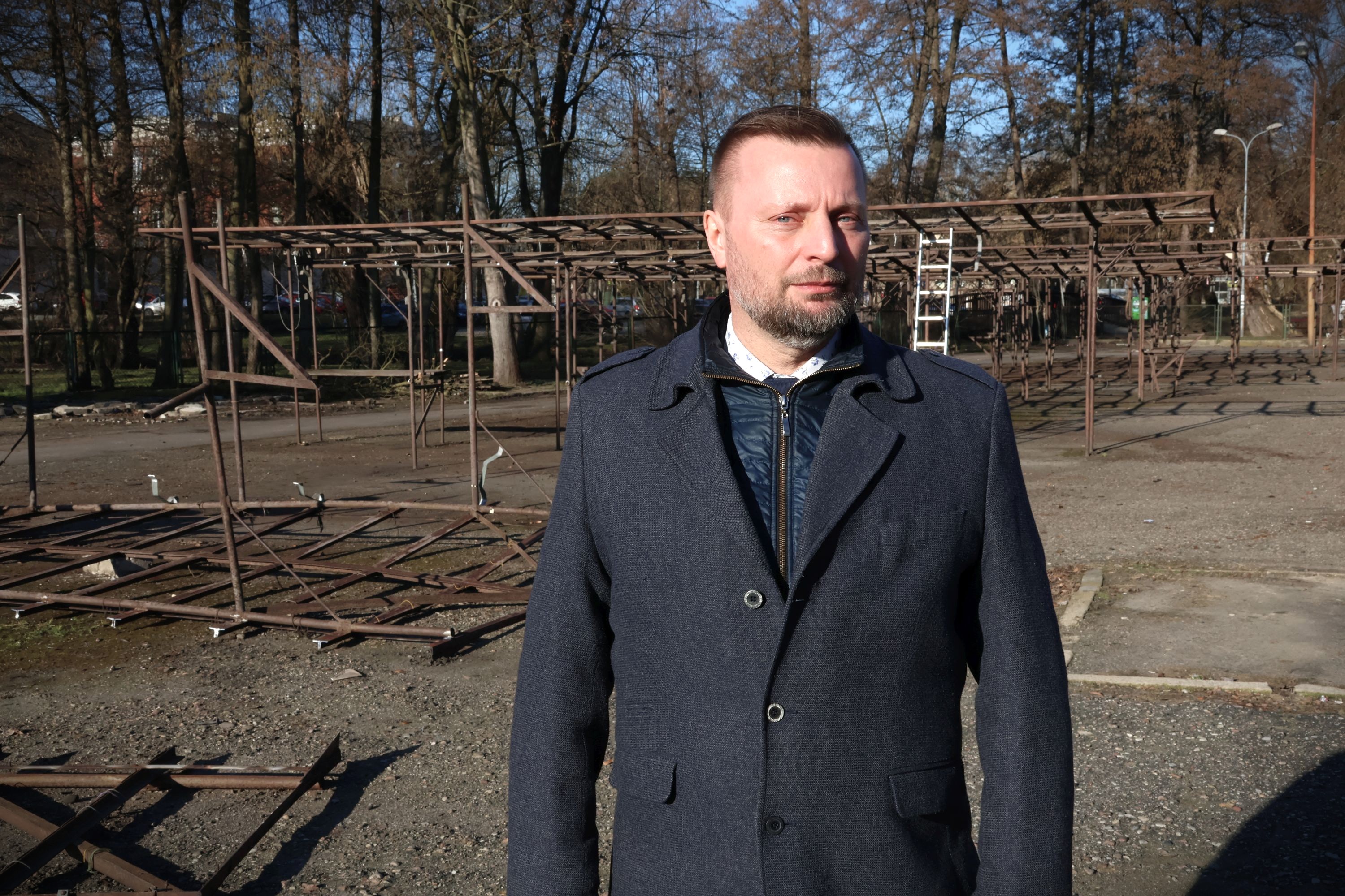 Ilustracja do informacji: Ruszył remont targowiska!