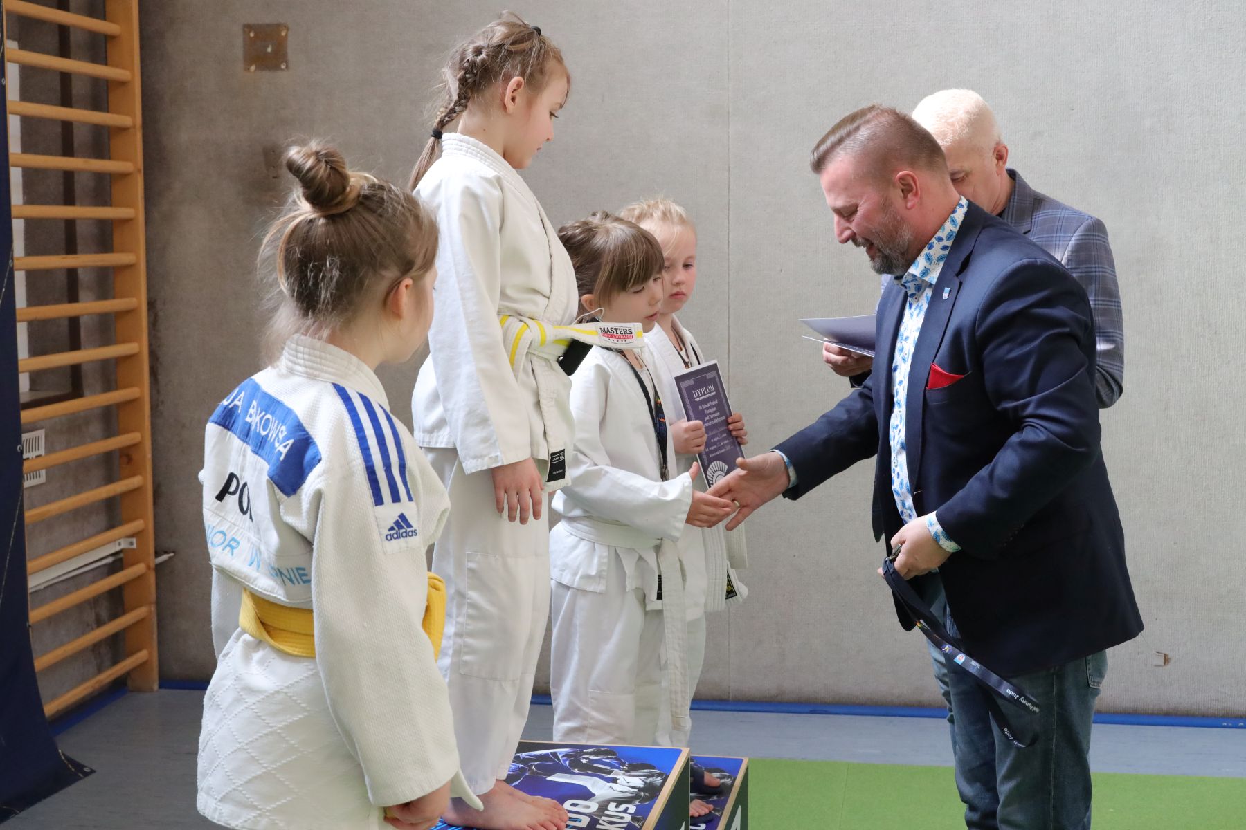 Ilustracja do informacji: Sportowe zmagania młodych judoków