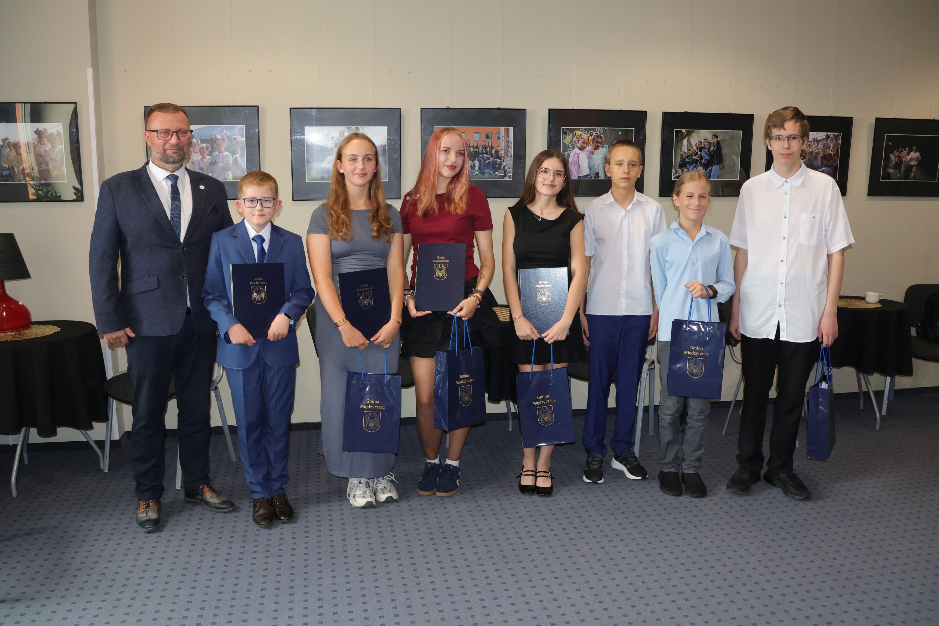 Ilustracja do informacji: Premie za wyniki w nauce i sportowe osiągnięcia