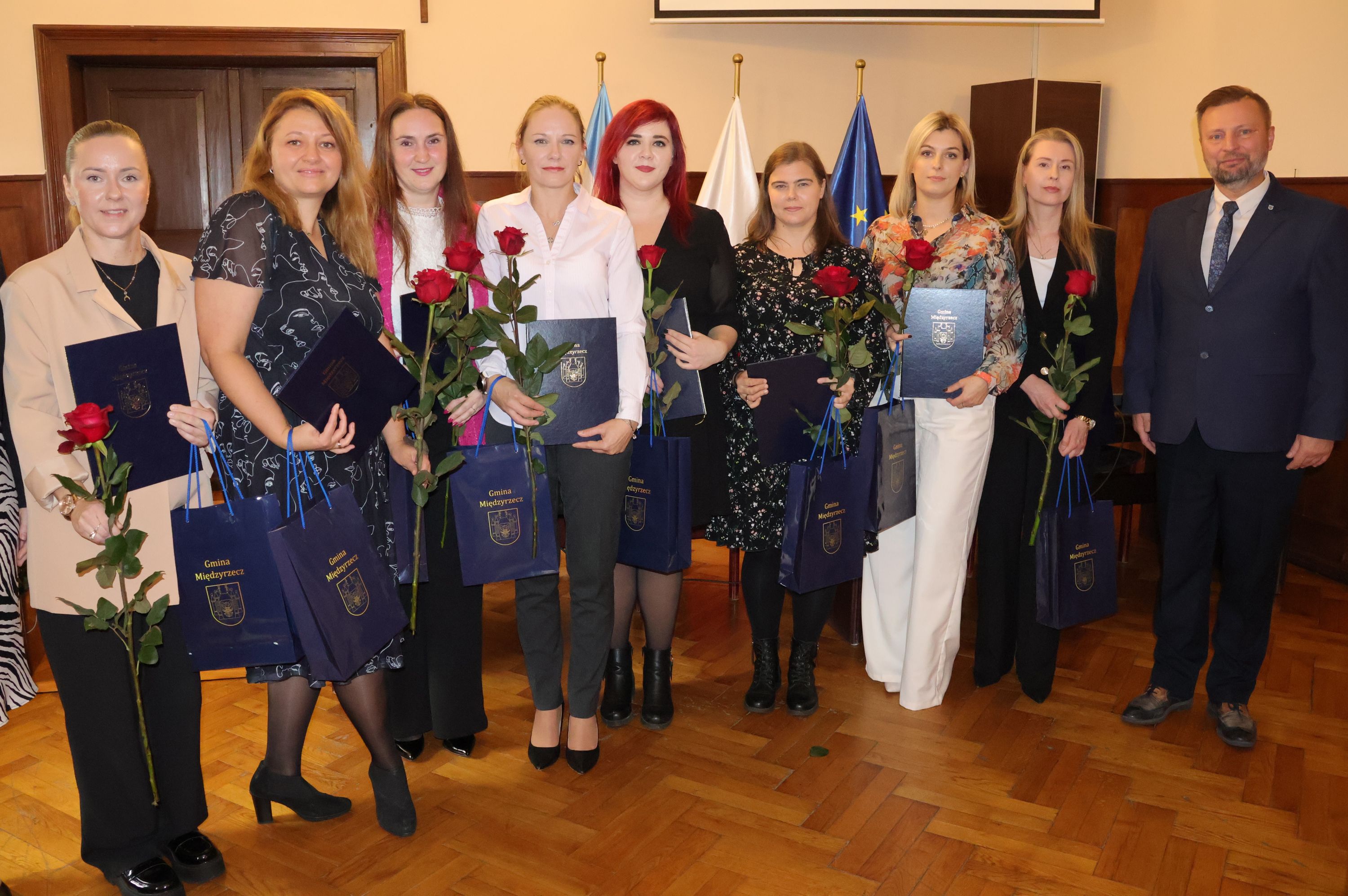 Ilustracja do informacji: Gratulacje i życzenia dla dyrektorów i nauczycieli