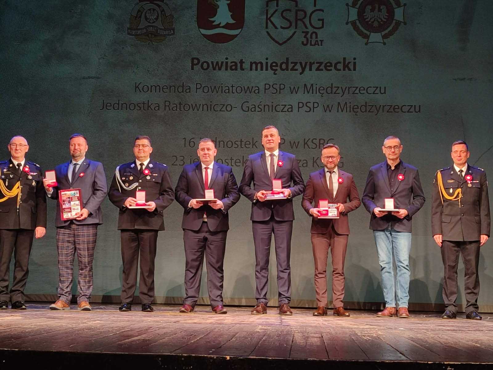 Ilustracja do informacji: Prestiżowy medal dla burmistrza Międzyrzecza
