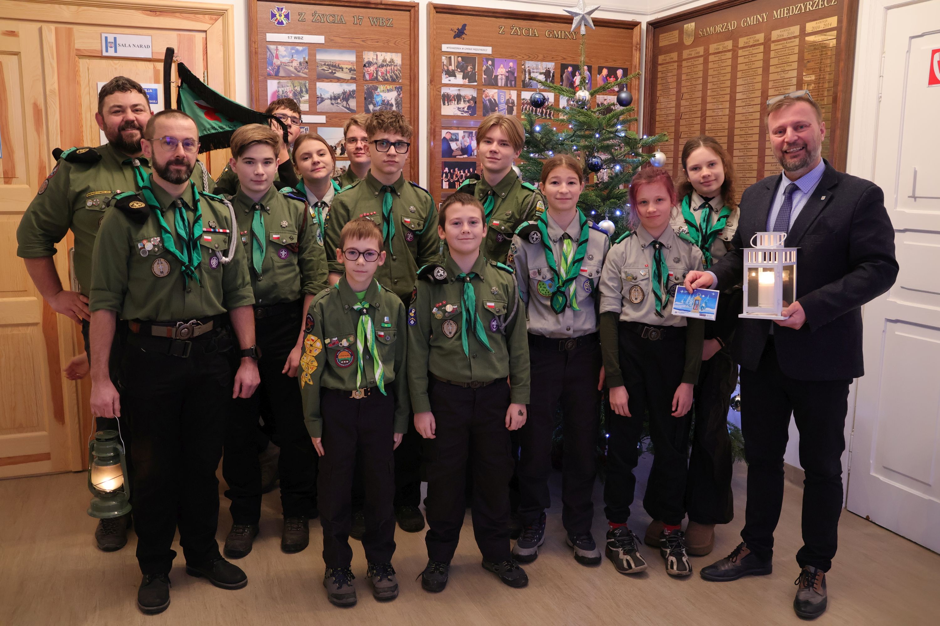 Ilustracja do informacji: Betlejemskie Światło Pokoju w ratuszu