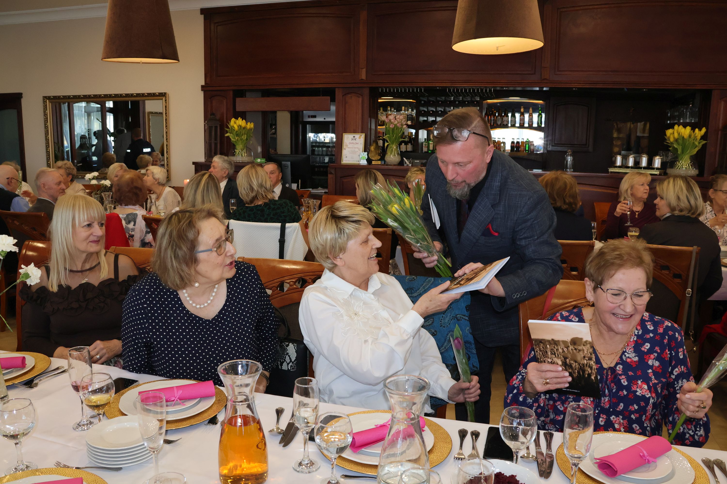 Ilustracja do informacji: Słuchaczki MUTW świętowały Dzień Kobiet