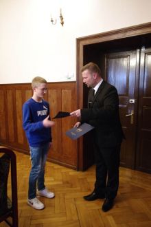Miniatura zdjęcia: Burmistrz wręczył stypendia sportowe