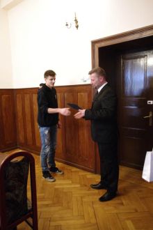 Miniatura zdjęcia: Burmistrz wręczył stypendia sportowe