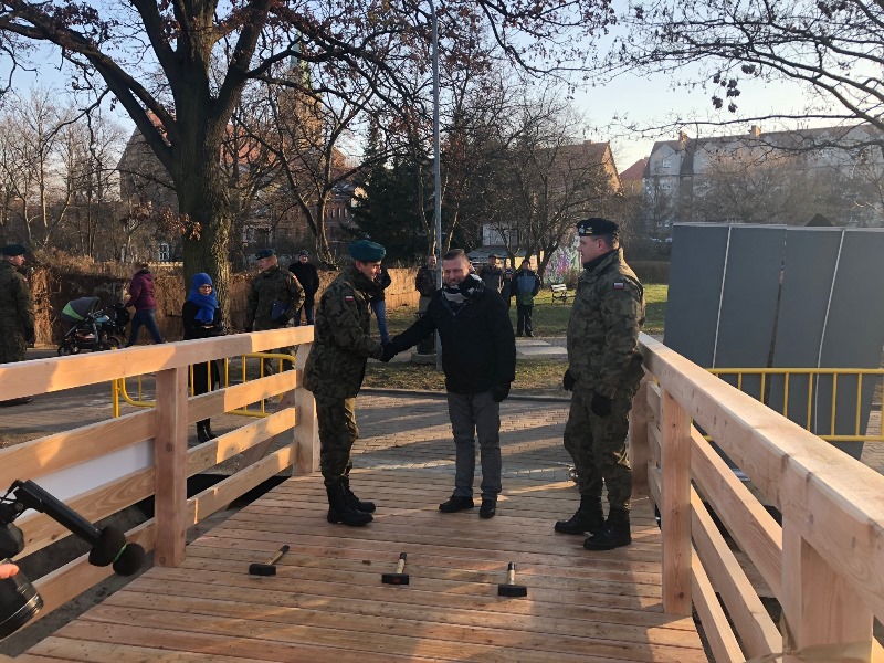 Miniatura zdjęcia: Kładka na Obrze otwarta