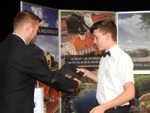 Miniatura zdjęcia: Burmistrz wręczył stypendia najzdolniejszym uczniom