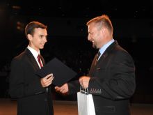 Miniatura zdjęcia: Burmistrz wręczył stypendia najzdolniejszym uczniom