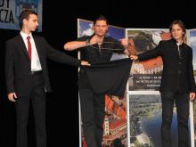 Miniatura zdjęcia: Burmistrz wręczył stypendia najzdolniejszym uczniom