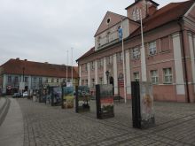 Miniatura zdjęcia: Wystawa przed międzyrzeckim ratuszem