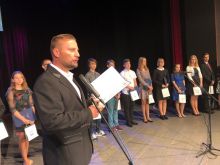 Miniatura zdjęcia: Burmistrz wręczył stypendia naukowe